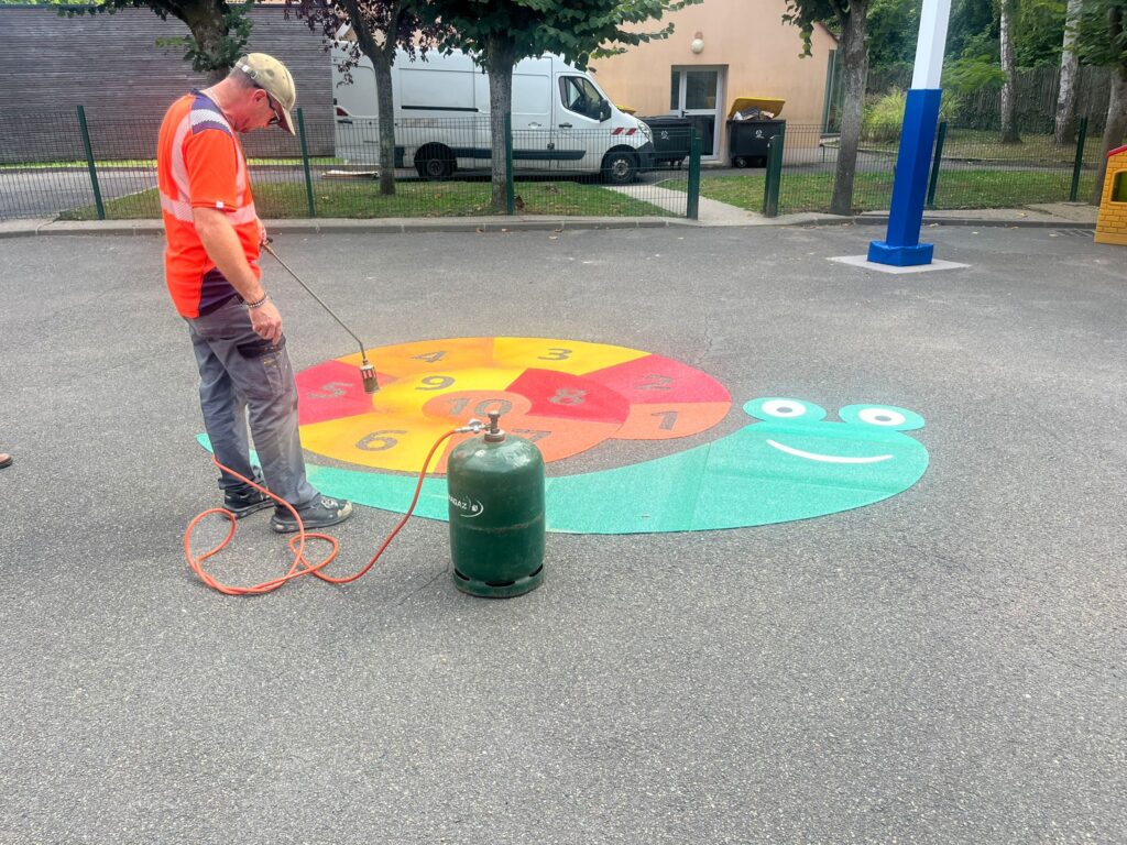 Un escargot magnifique à l'école maternelle Charles Perrault !